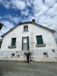Ravalement et peinture de façade en Vendée, avant, chantier Bouchet Rondeau