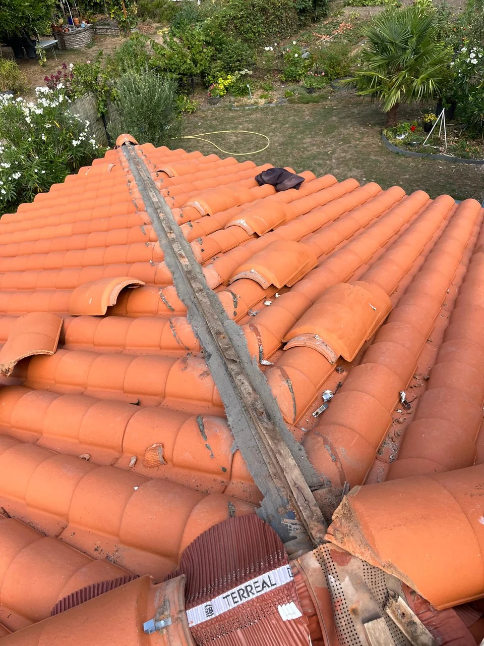Dépose et repose de faîtière de toiture en Vendée, avant, chantier Bouchet Rondeau