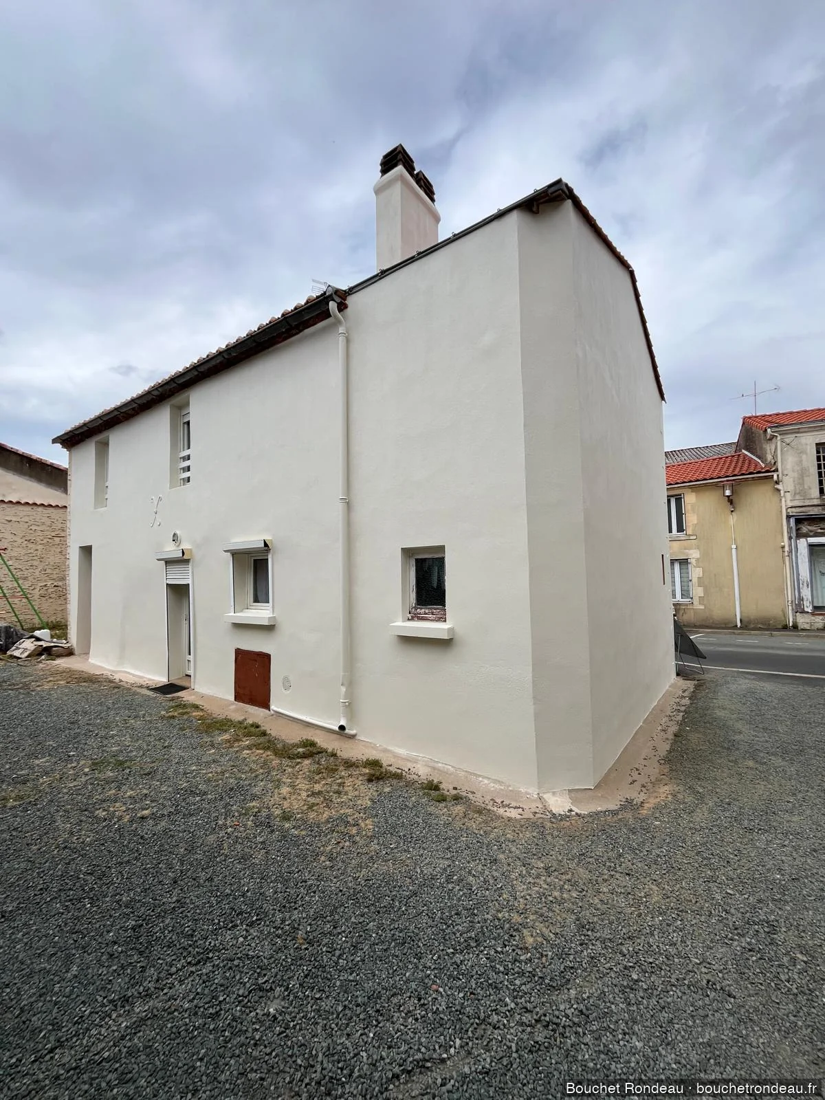 Pignon rénové à Chantonnay après ravalement, protection hydrofuge quinze ans