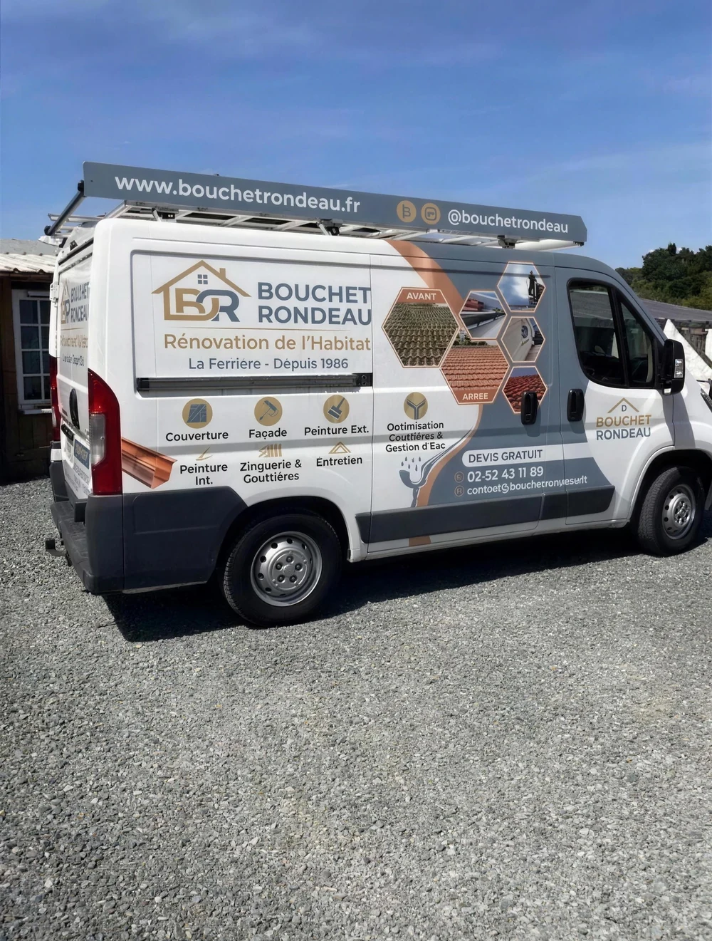 Camion Bouchet Rondeau, nouveau covering blanc, marine et cuivre, couvreur peintre façadier La Ferrière